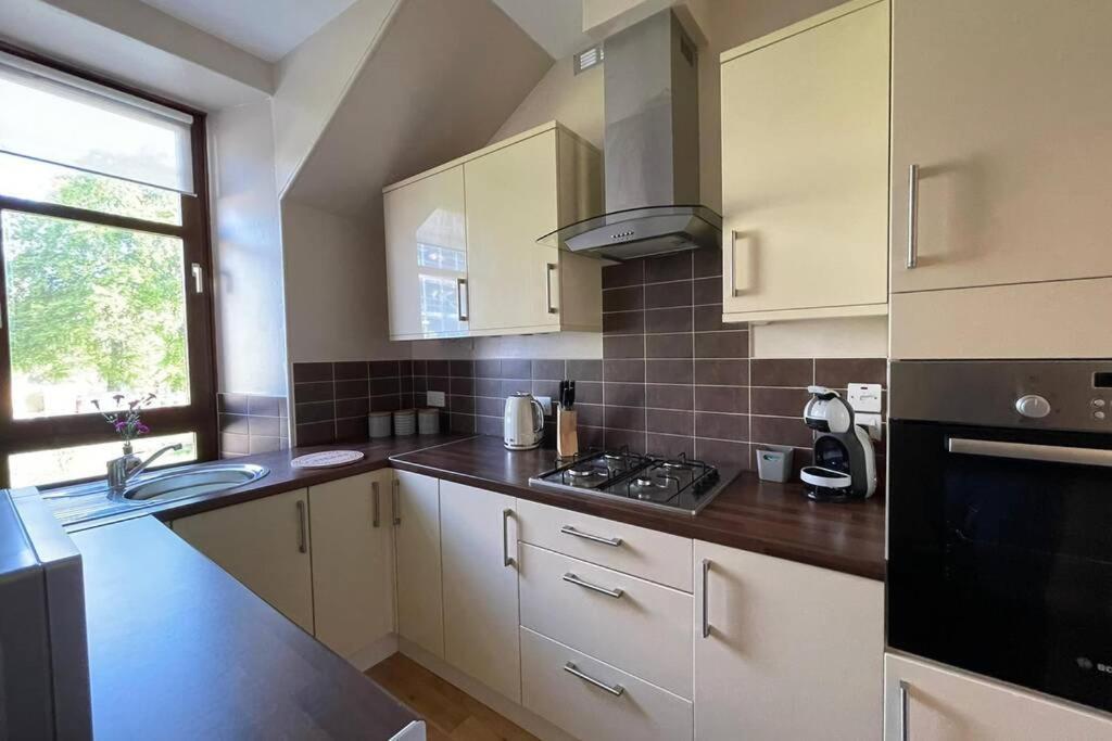 No 10 Immaculate City Centre, Top Floor 2 Bed Flat With Free Parking Inverness Kültér fotó
